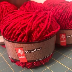 6 Muench Touch Me Chenille yarn cakes